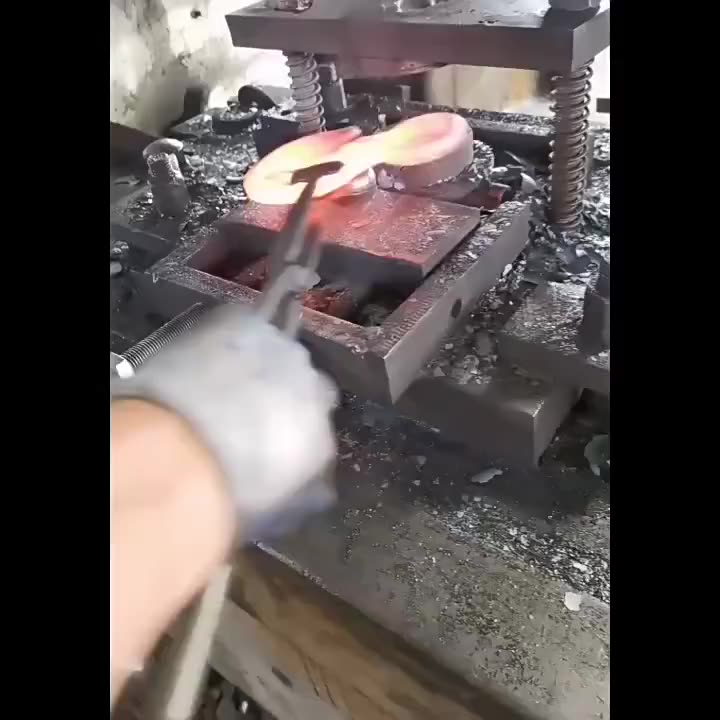 Yakicag Safety Chain Link, Oblong Master Link, 1 Pack 7/8" Heavy Duty Lifting Ring, 14100 Lbs Load Capacity, Heavy Duty Grade 80 Steel, For Lifting Rigging, Red