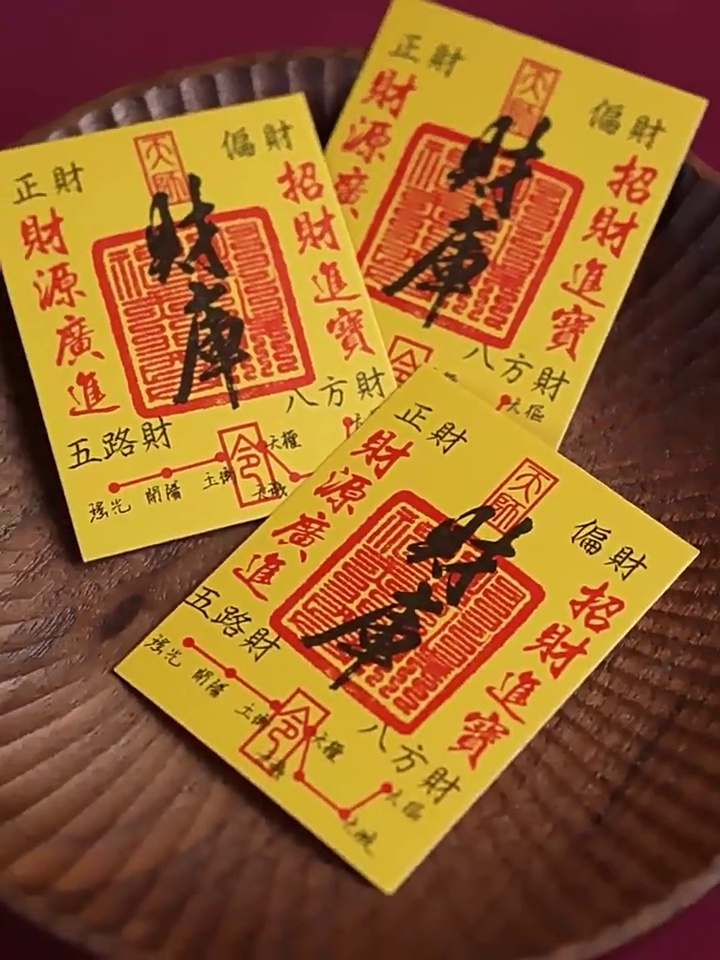 赤蛇权杖智能机壳是例什么品牌？这设计太酷了。