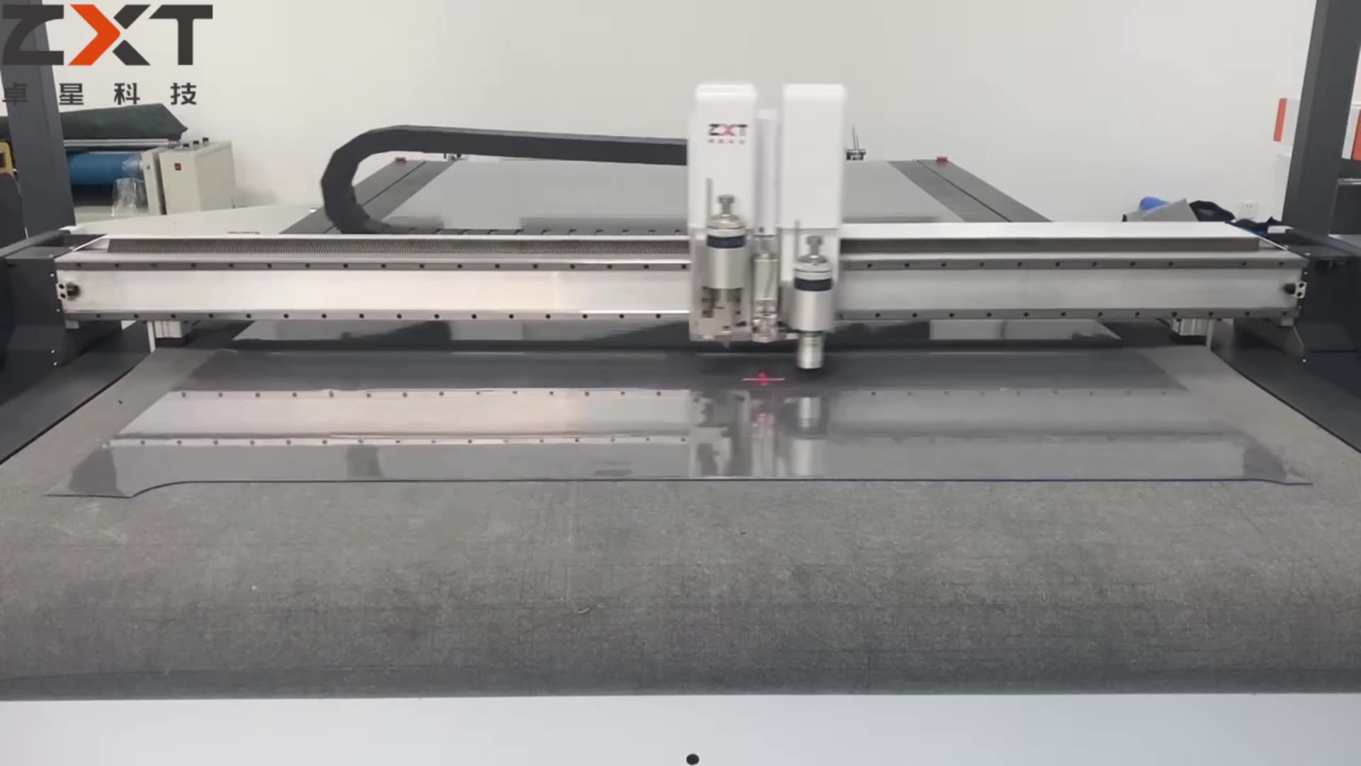 PVC水晶板切割机厂家软玻璃裁剪机藻泥垫光滑无毛边PVC桌垫裁切机-阿里巴巴