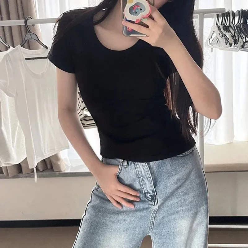 American style short-sleeved t-shirt with straight shoulders for women, summer 2025 new slimming slim fit hot girl short design sense student tops 
