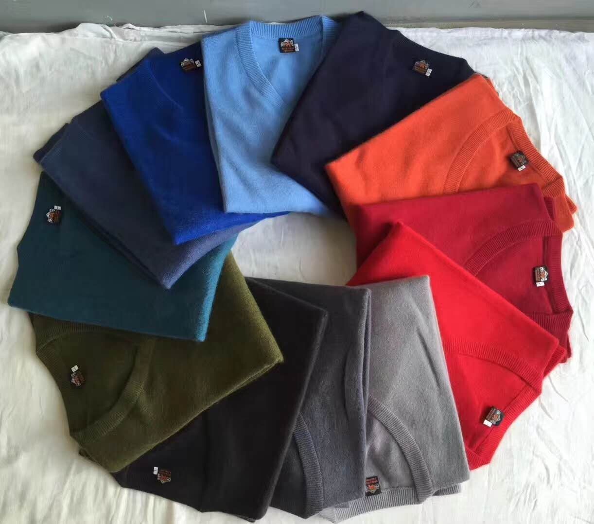 Kashmir cashmere round neck V-neck men and women with the same kind of couple cashmere sweater warm and light