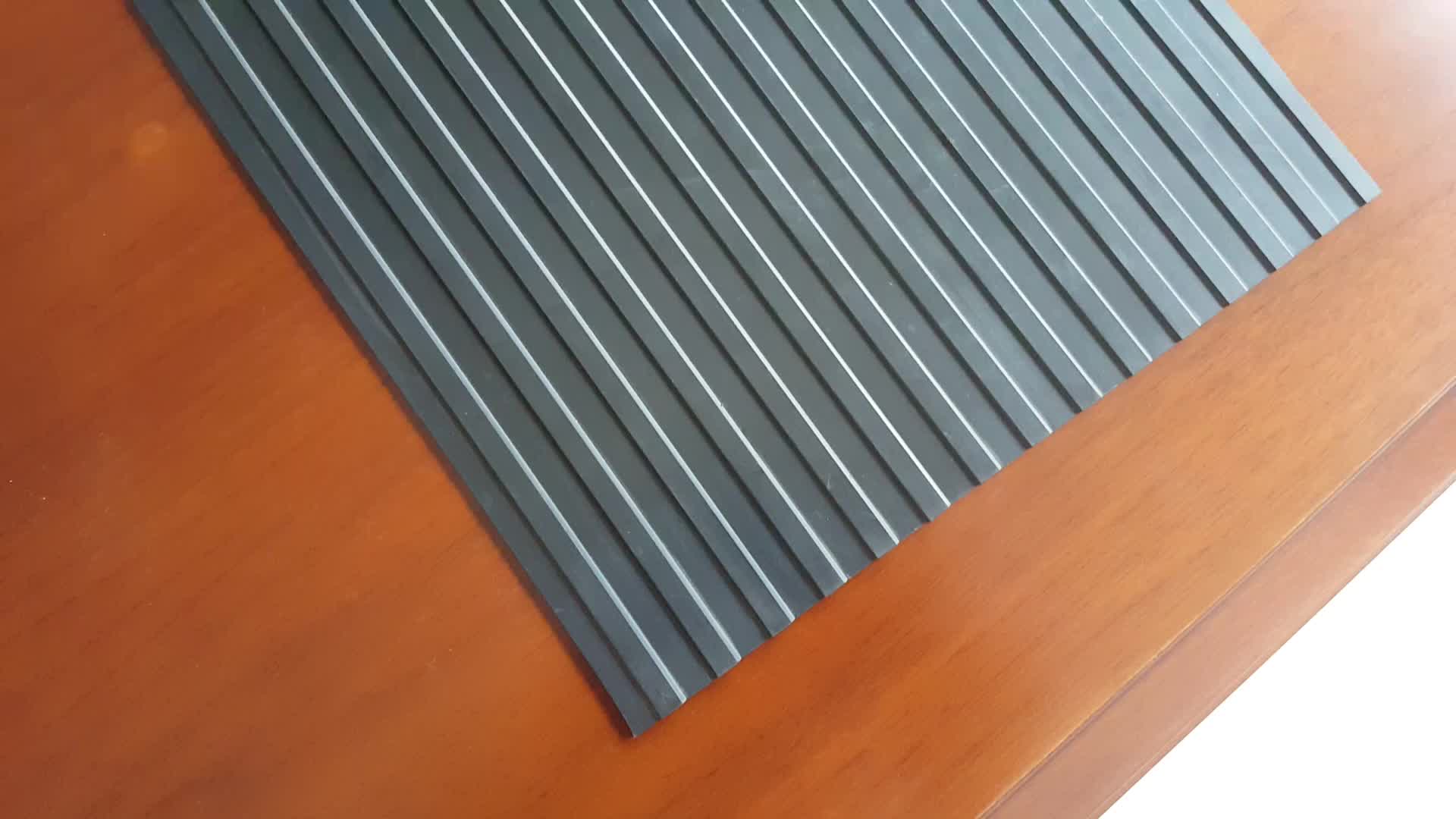 Black Colour Wide Ribbed Rubber Garage Flooring Mats 2 M Width For