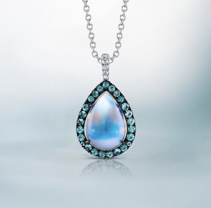 Kaka's pure and flawless boutique live broadcast of gem-grade moonstone bare stone pendant earrings in Sri Lanka around the world