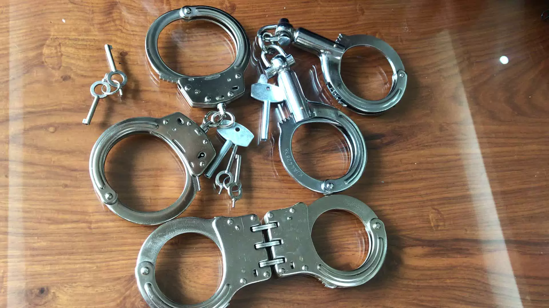 Наручники смит и вессон м100. Наручники брс 2. Наручники брс 1. Много наручников. Наручники брс-2 оксидированные.