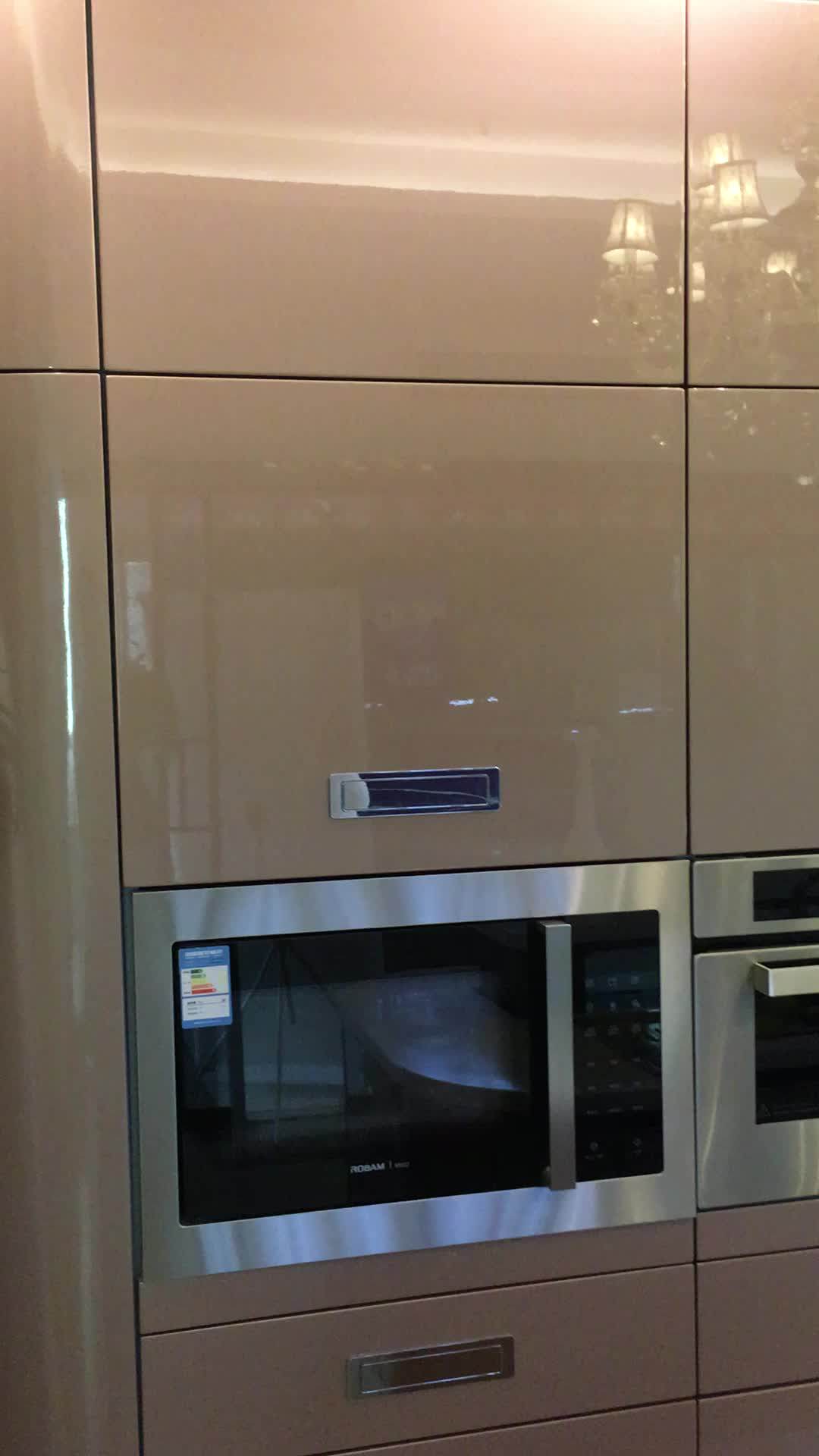 2022 Luxury Customized High Gloss Slab Metallic Lacquer Door Kitchen