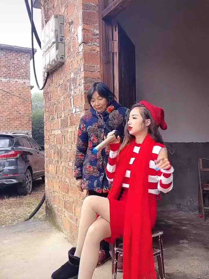 Wireless microphone U segment meeting home dance singing outdoor audio computer amplifier universal K song universal microphone