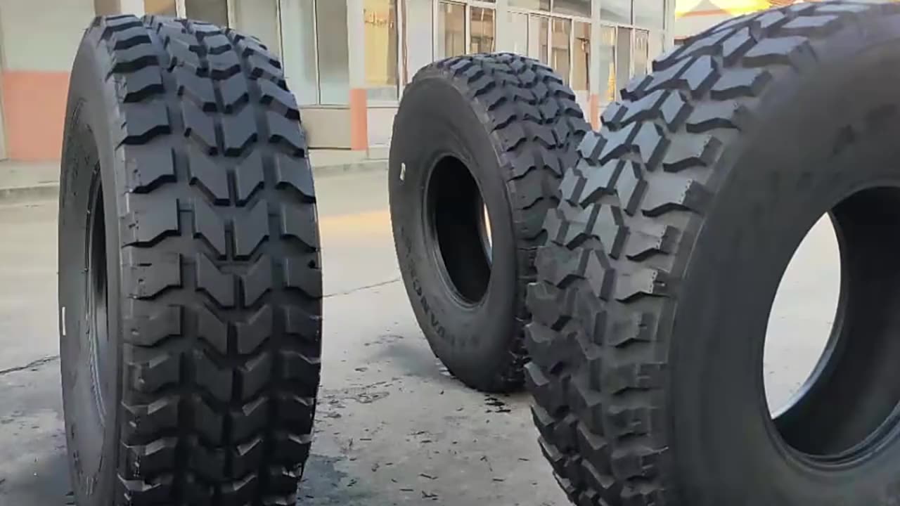 Yellow Sea 255/100R16 Retread off Road Tire for Warrior