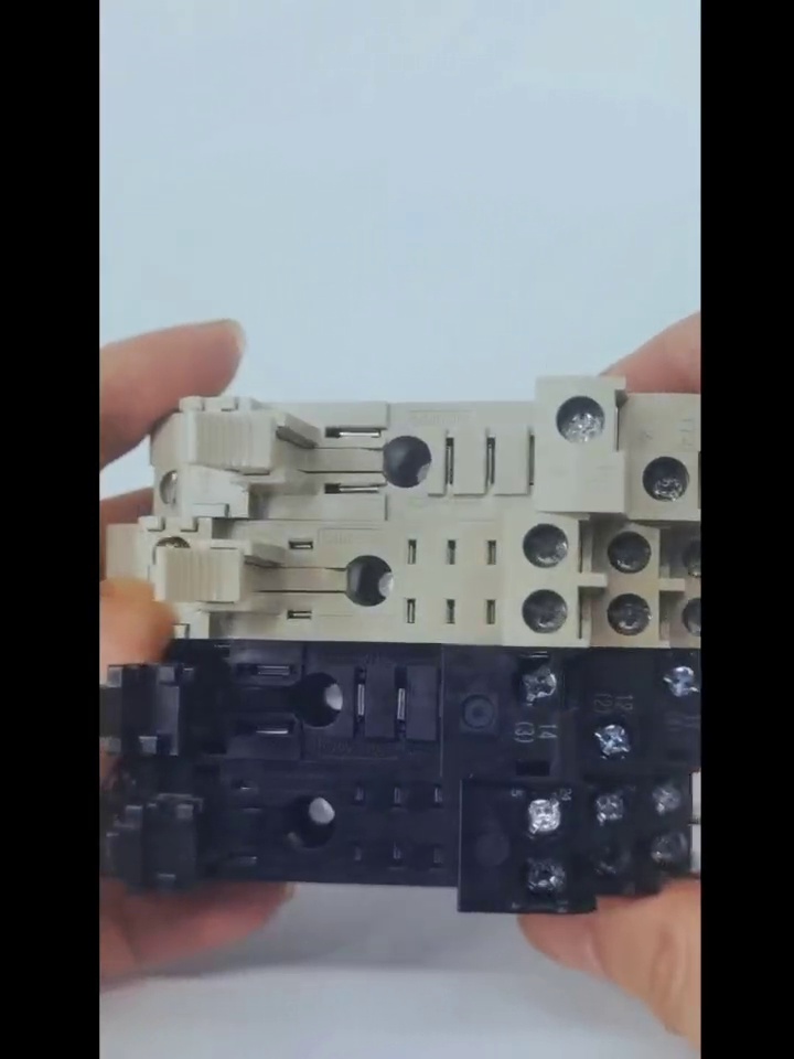 6.8块买欧姆龙继电器底座。这钱花得比奶茶还值。