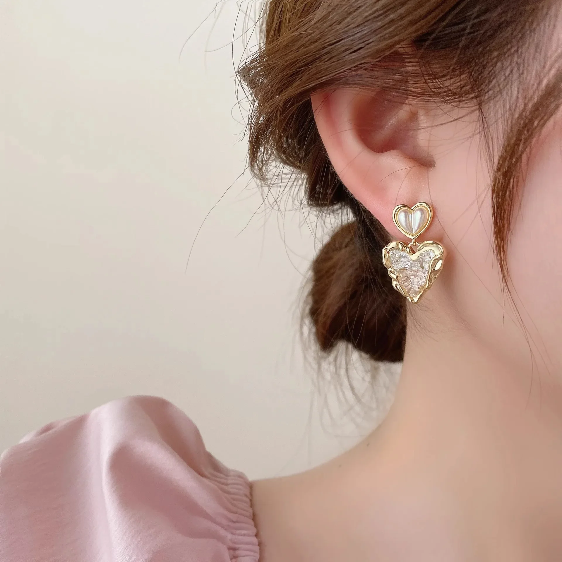 Cute small design earrings, gradient, high-end, light luxury style
