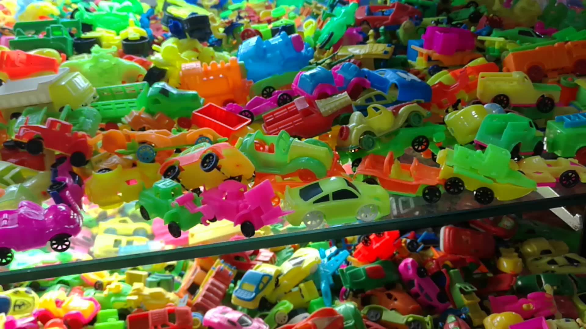 45mm Surprise Egg Capsule Toys Bulk Plastic Egg Capsule Vending Machine