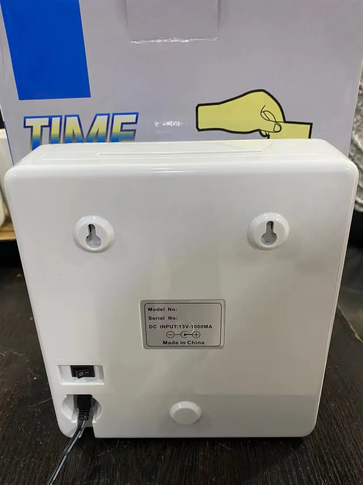 П punch‑card time clock, power‑failure backup, multi‑country, keyless, Aibao card support