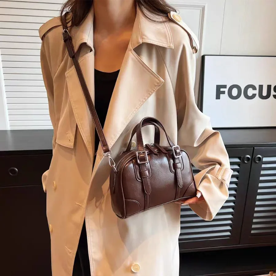 High-Quality Texture Women's 2024 New Korean Retro Handbag, Unique Girl's Versatile Shoulder and Crossbody Bag