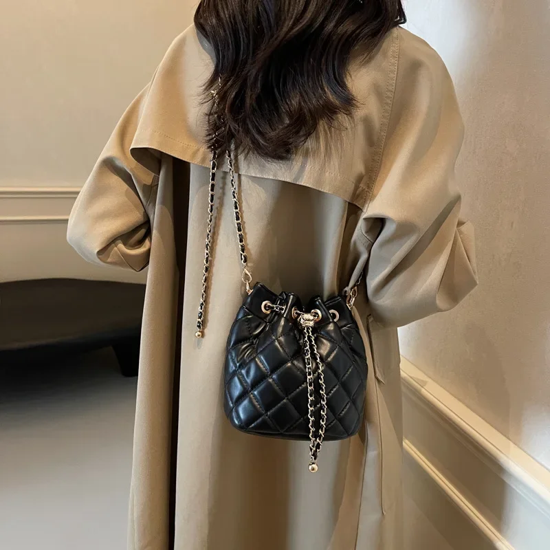 2024 New Polka Dot Chain Strap Bag Crossbody Small Drawstring Bucket Bag Luxury Round Bucket Bag Shoulder Bag Crossbody Bag for Women