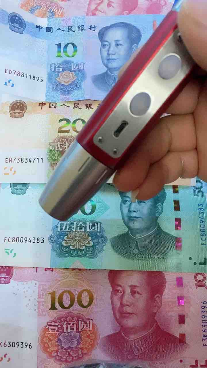 此个小紫光灯居然可够验茅台。防伪还可这么玩。