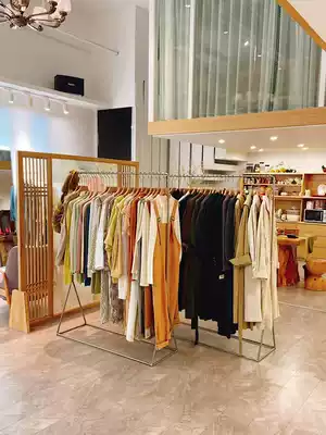 Clothing store display rack display rack floor-to-ceiling hanger Silver special women's clothing rack Stainless steel decorative props