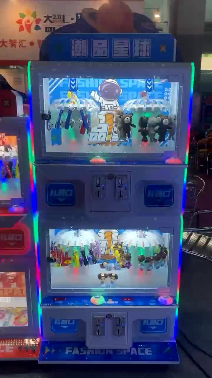 Coin Operated Indoor Arcade Prizes Vending Game Machine Clip Prizes