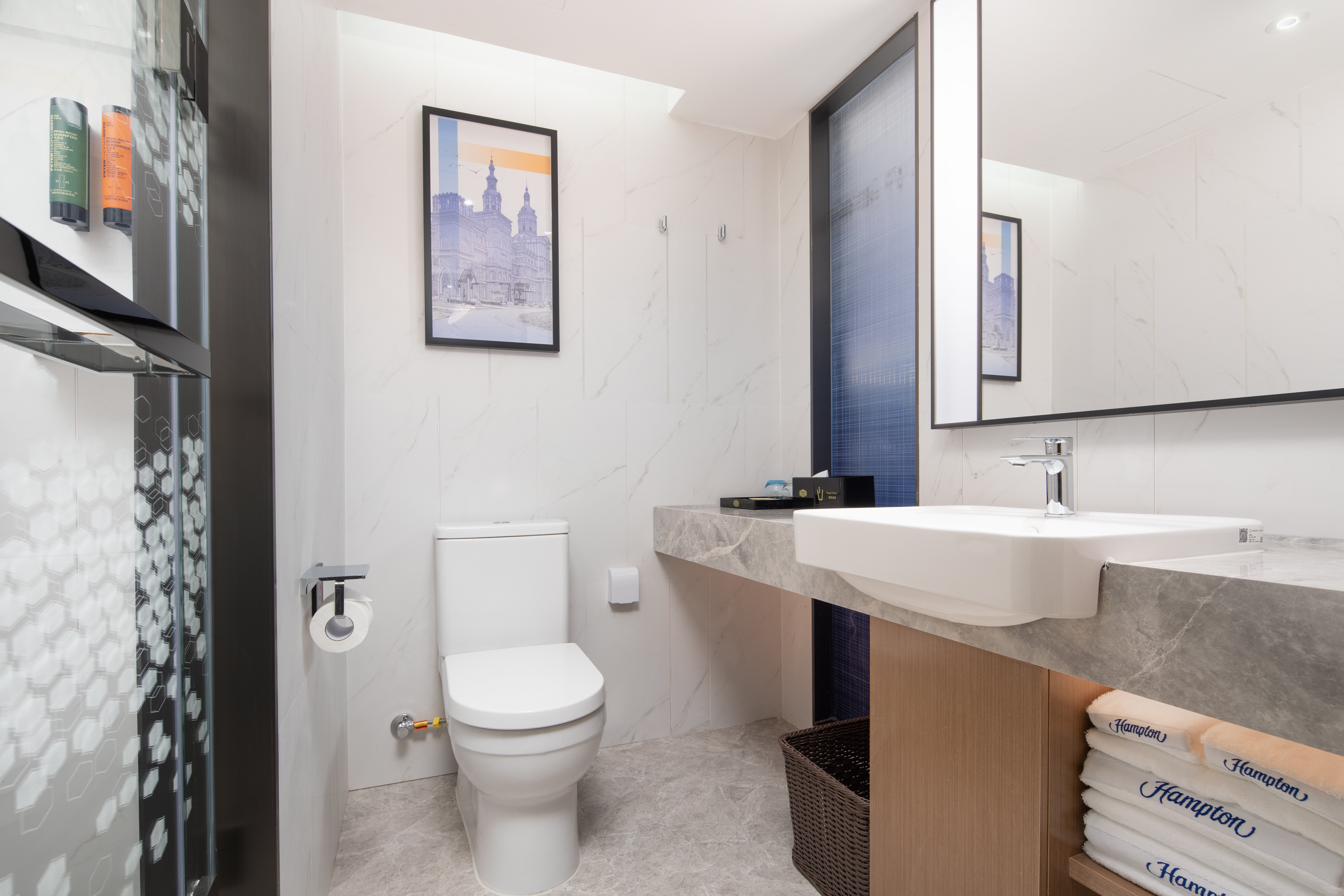 深圳蓬客精品酒店舒适双床房如何完美融合全景落地窗与春茧体育馆景观？