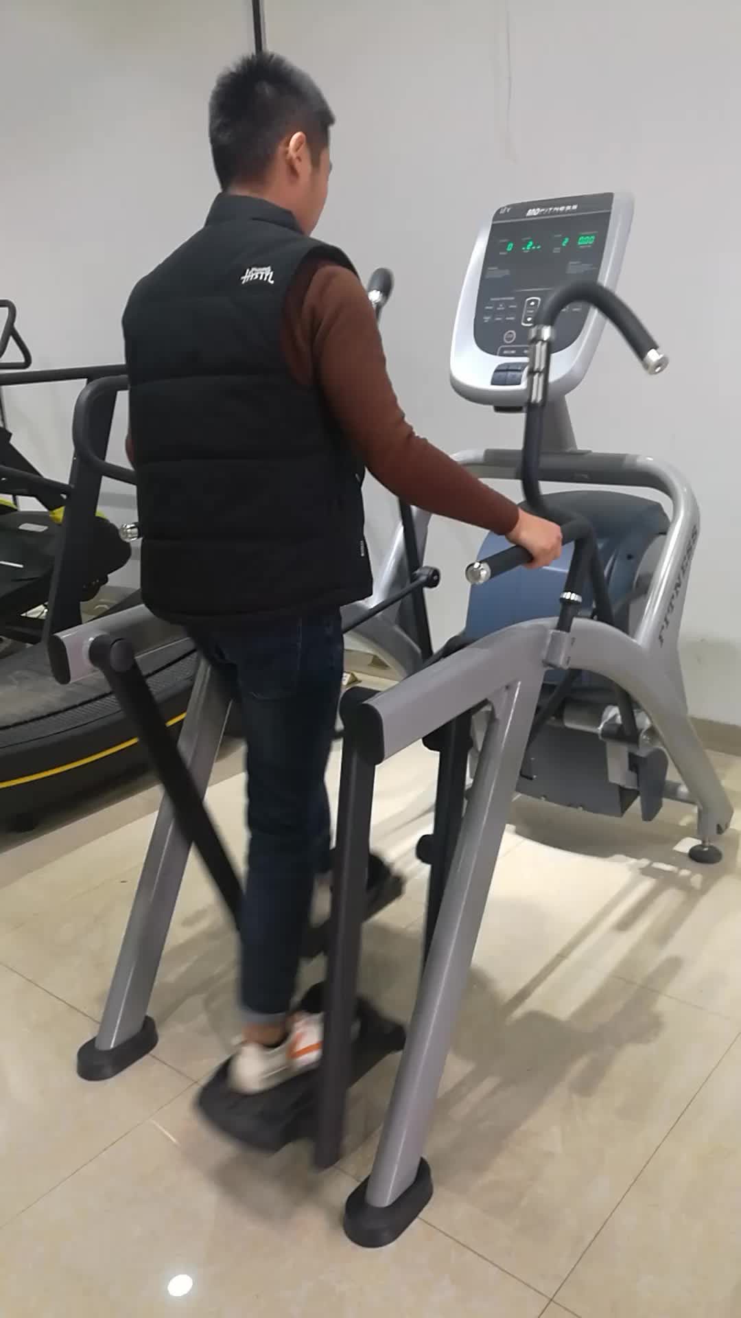 Тренажёр жимовой Cybex