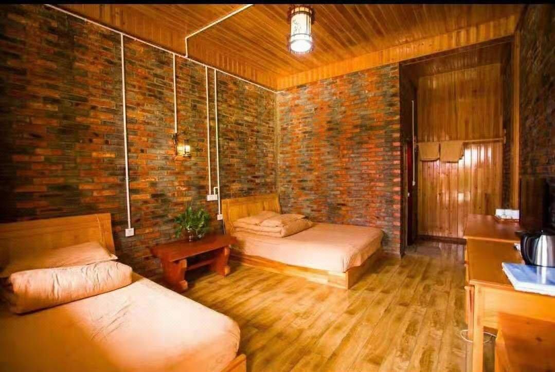 虎跳峡跟团游真的值得一去吗？2025年最新攻略全解析