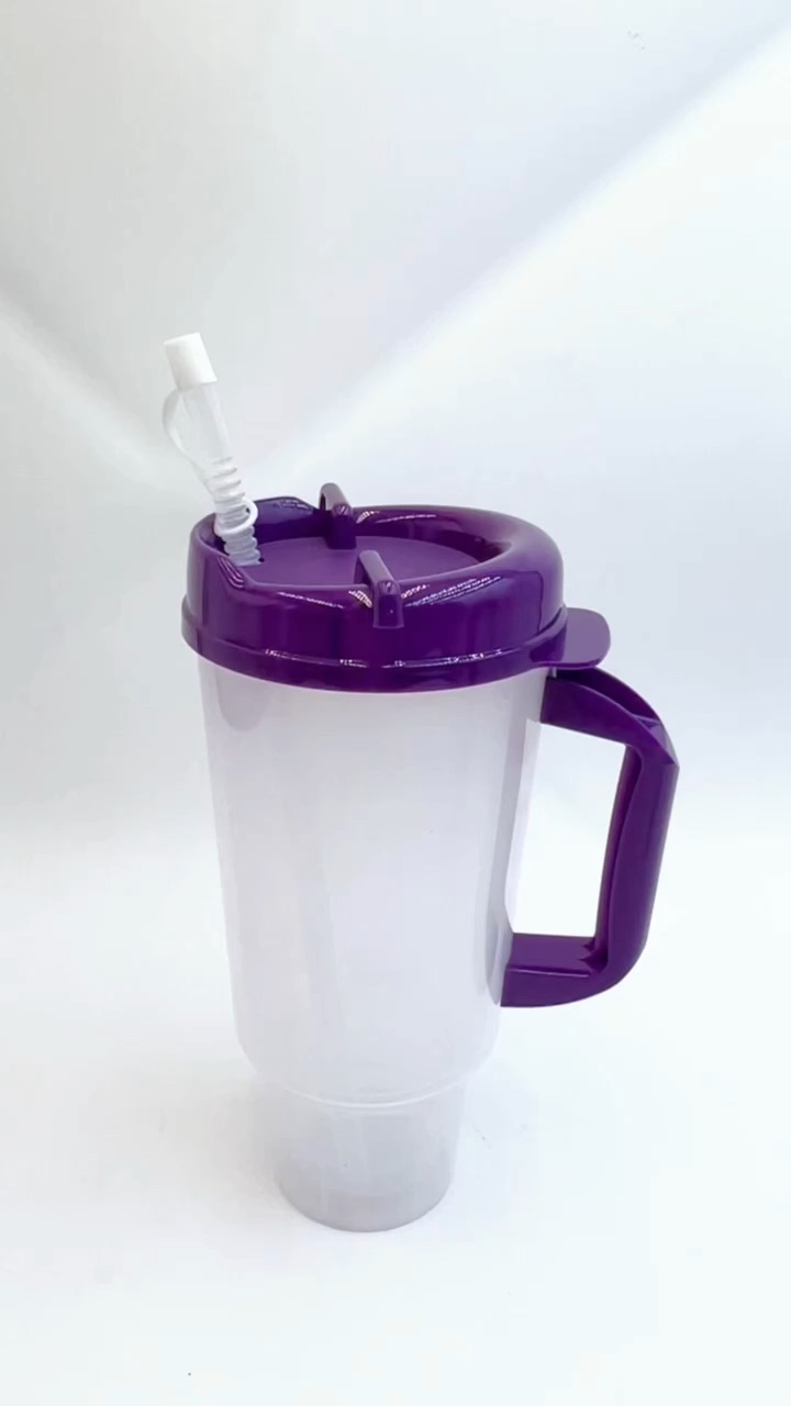 32 Ounce Plastic Travel Mug With Swivel Lid,Handle,And Straws For Sale