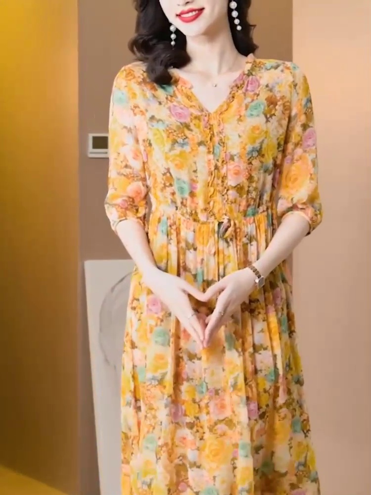 2023夏季显瘦真丝连衣裙碎花妈妈装高级感穿搭推荐