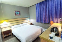 Home Like Home-Haining Xishan Road Railway Station Shop Big Bed Room