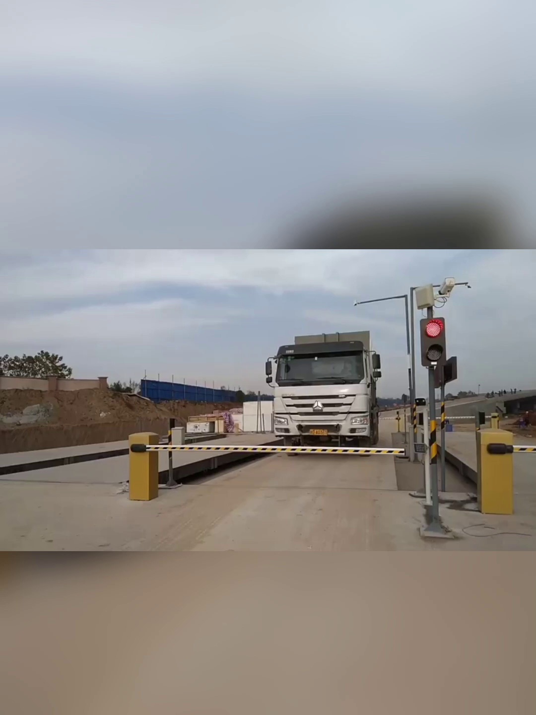 停车场还靠刷卡？9001R读写器要完一切颠覆通勤体验。