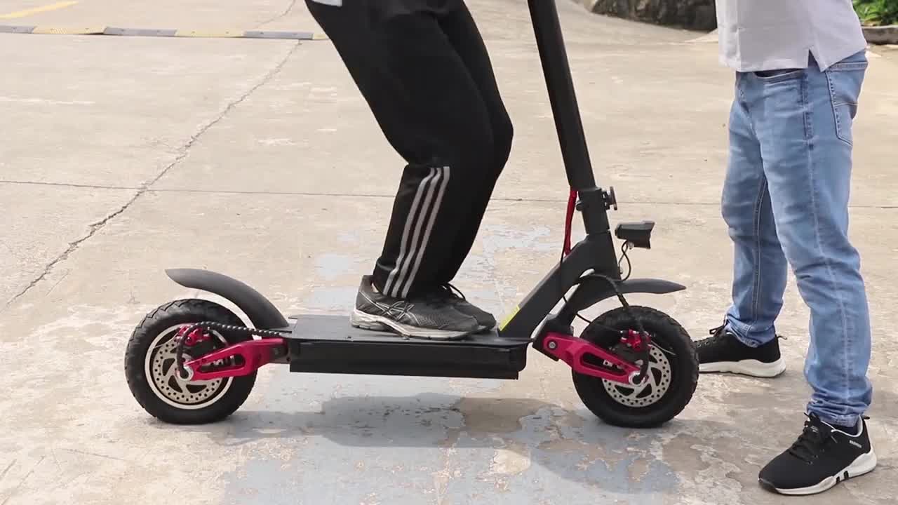 когда поставят самокаты. взорванный электросамокат. самокат. полноприводный электросамокат kugoo. человек на самокате.