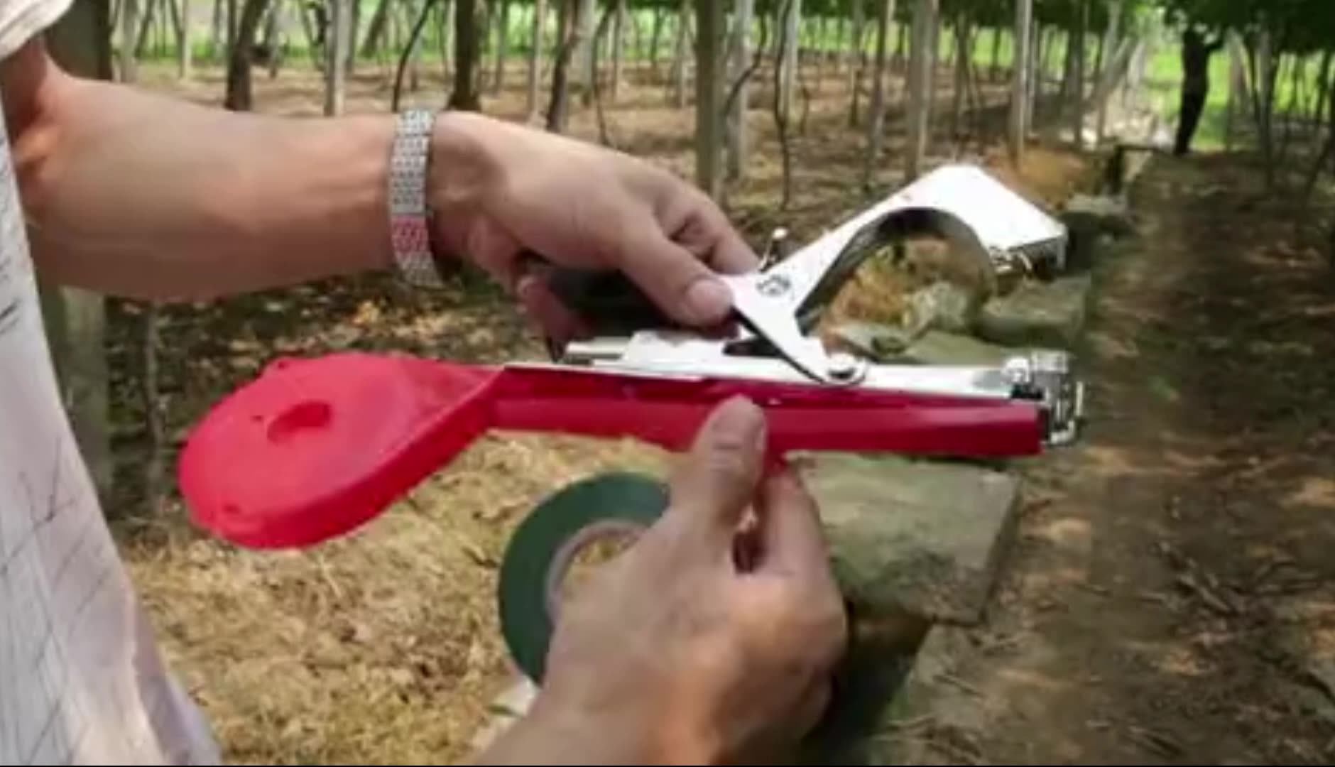 Garden Vine Tape Tool Hand Stem Strapping Binding Tape Machine Tapener