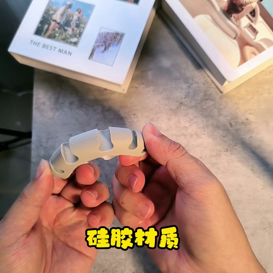 办公党必入。多可力够硅胶集线器+自粘卡线扣、告别桌面“蜘蛛网”️