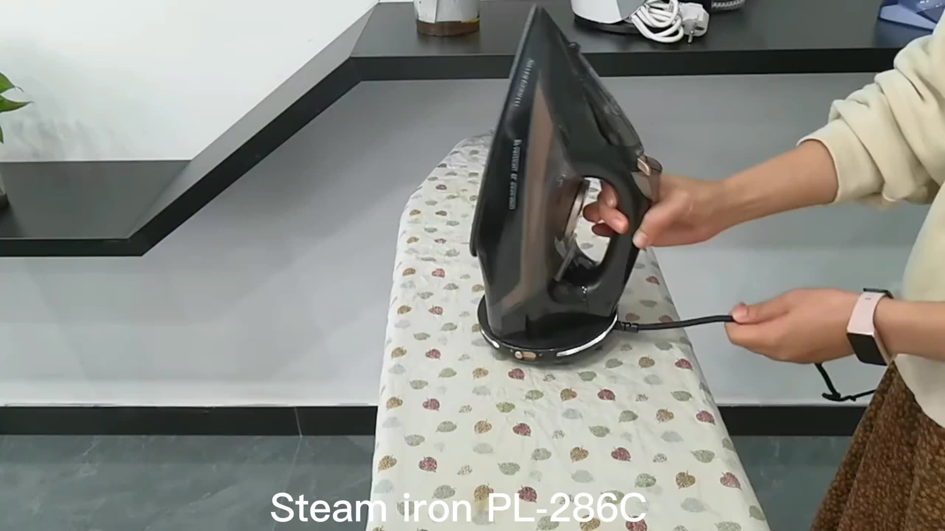 Hot Sale Manufacturer Home Appliances Cordless Steam Iron Electric