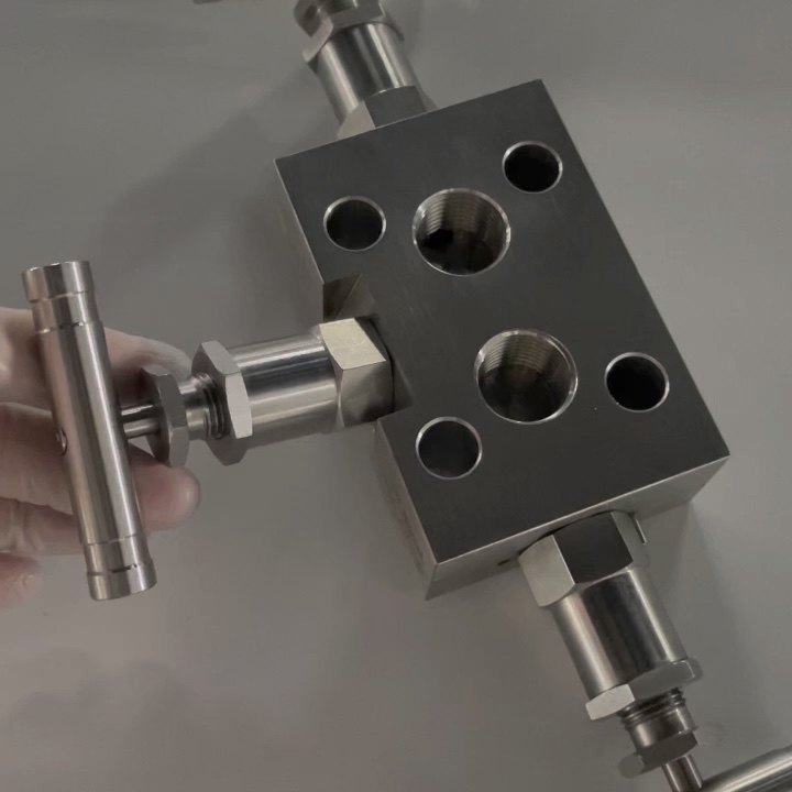 High Pressure Instrument Manifolds For Direct Mounting Three Valve