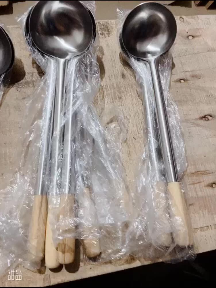 Thickened stainless steel spatula chef fried spoon Hotel canteen extended iron spoon Household old-fashioned wooden handle fried shovel fried shell