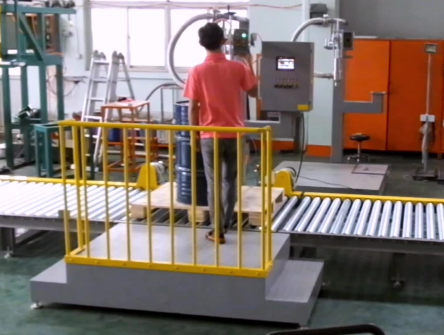 Liquid Filling Machine For Chemicals 200l Plastic Drum Weighing Filling