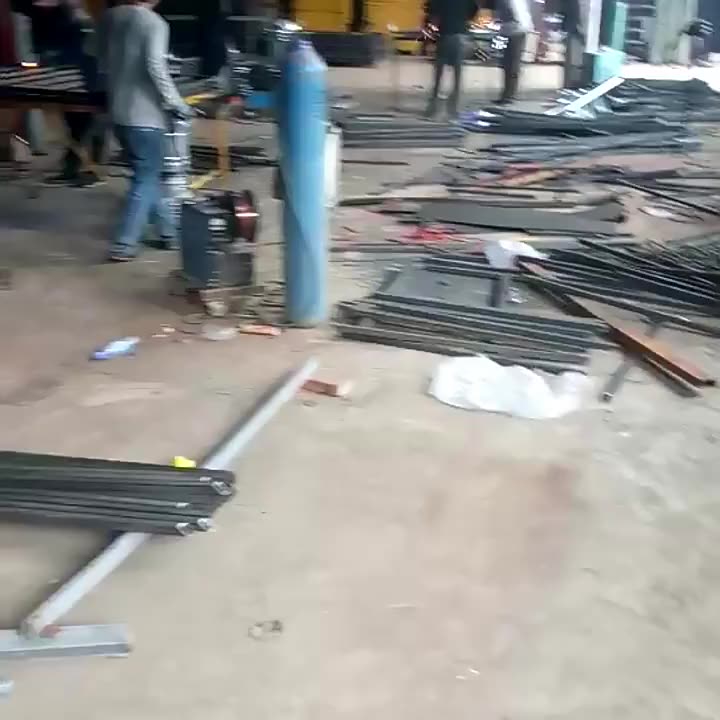 Hàng rào dây thép gai chống gỉ hàng rào tường lưới lưới chăn nuôi đường cao tốc cách ly bao vây vườn rau vườn cây ăn trái lưới hàng rào lưới an toàn xây dựng lưới an toàn trong xây dựng 