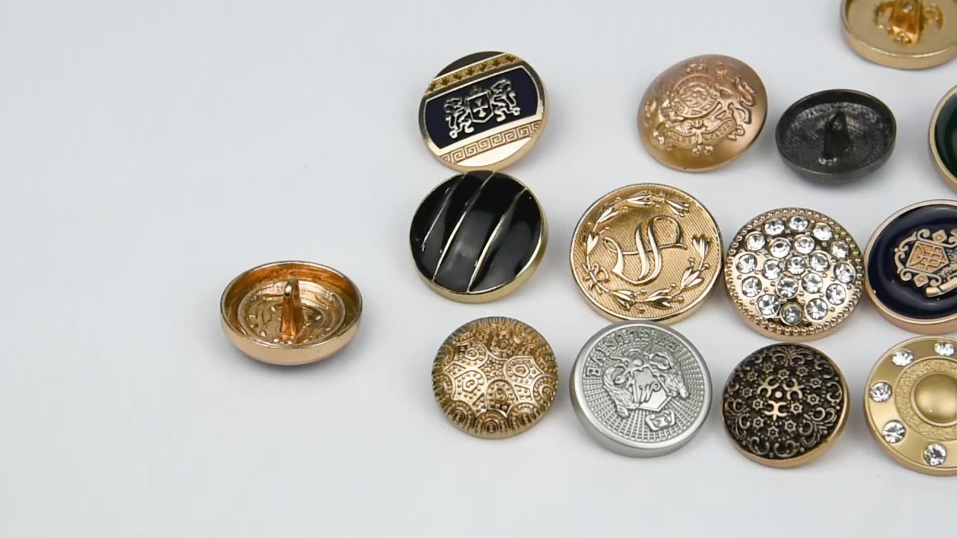 Wholesale Custom Shape Zinc Alloy Gold Embossed Metal Sewing Accessory