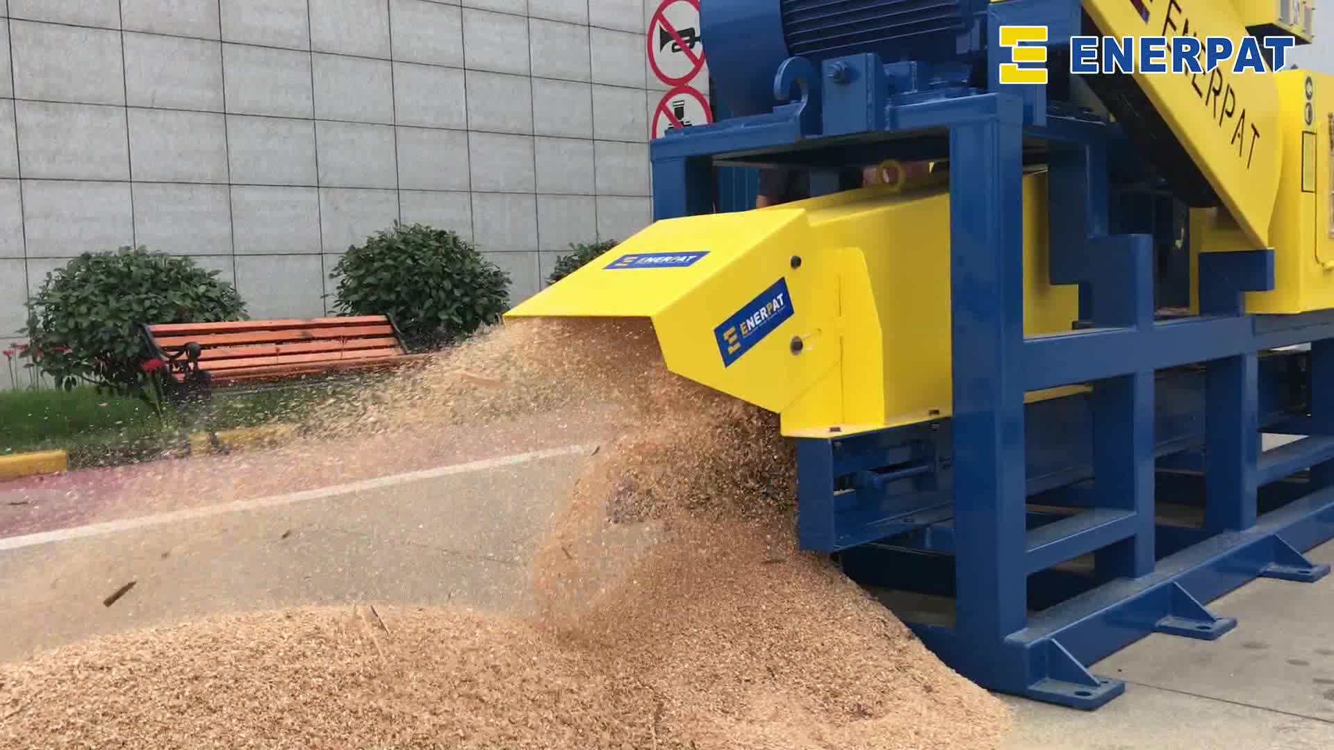 Щепа для арболитовых блоков. Изготовления опилок. Пресс для брикетов из опилка. Оборудование для производства топливных брикетов ruf. Дробилка для стружку арболитовых блоков.