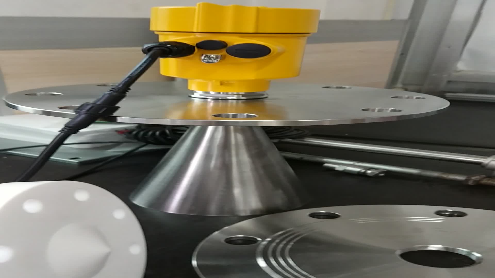 Smart radar level meter fuel tanks and diesel oil tanks radar level