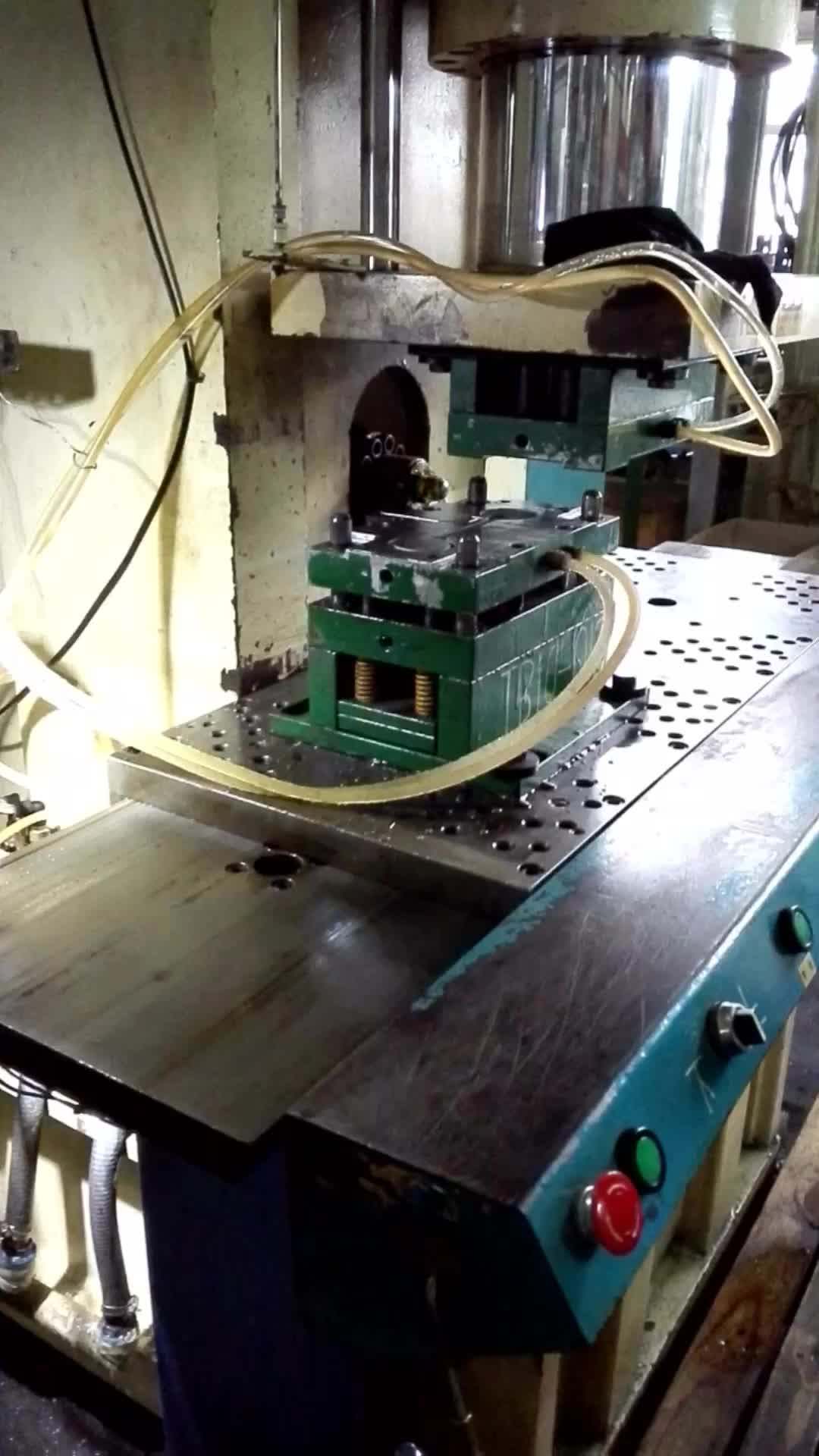 Used Blow Car Bumper Husky Injection Molding Machine Buy Husky