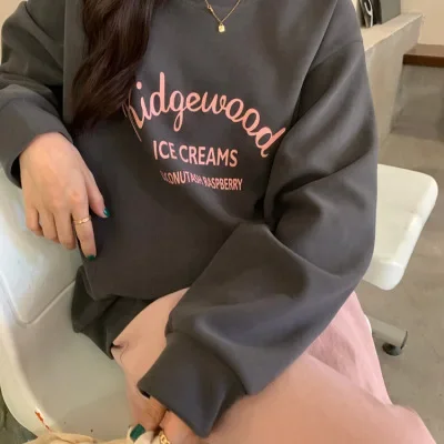 A unisex American vintage origami-style long-sleeved padded hoodie for autumn, loose and versatile, with a minimalist and unique design.