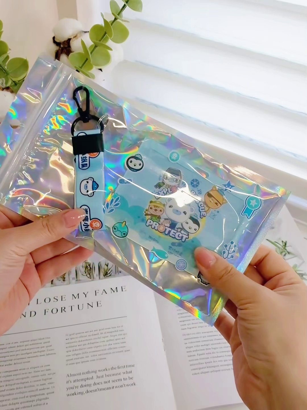 咱们把它埋了吧。安徒生原文：唯一对小美人鱼的描述就是她有一双蓝眼睛。不是白皮肤，也不是红头发，只是蓝眼睛和鱼尾巴。所以说真的，如果你因为一个鱼女孩是黑人而抱怨，*你就是种族主义者*。  : r/WitchesVsPatriarchy, image size:1080x1440