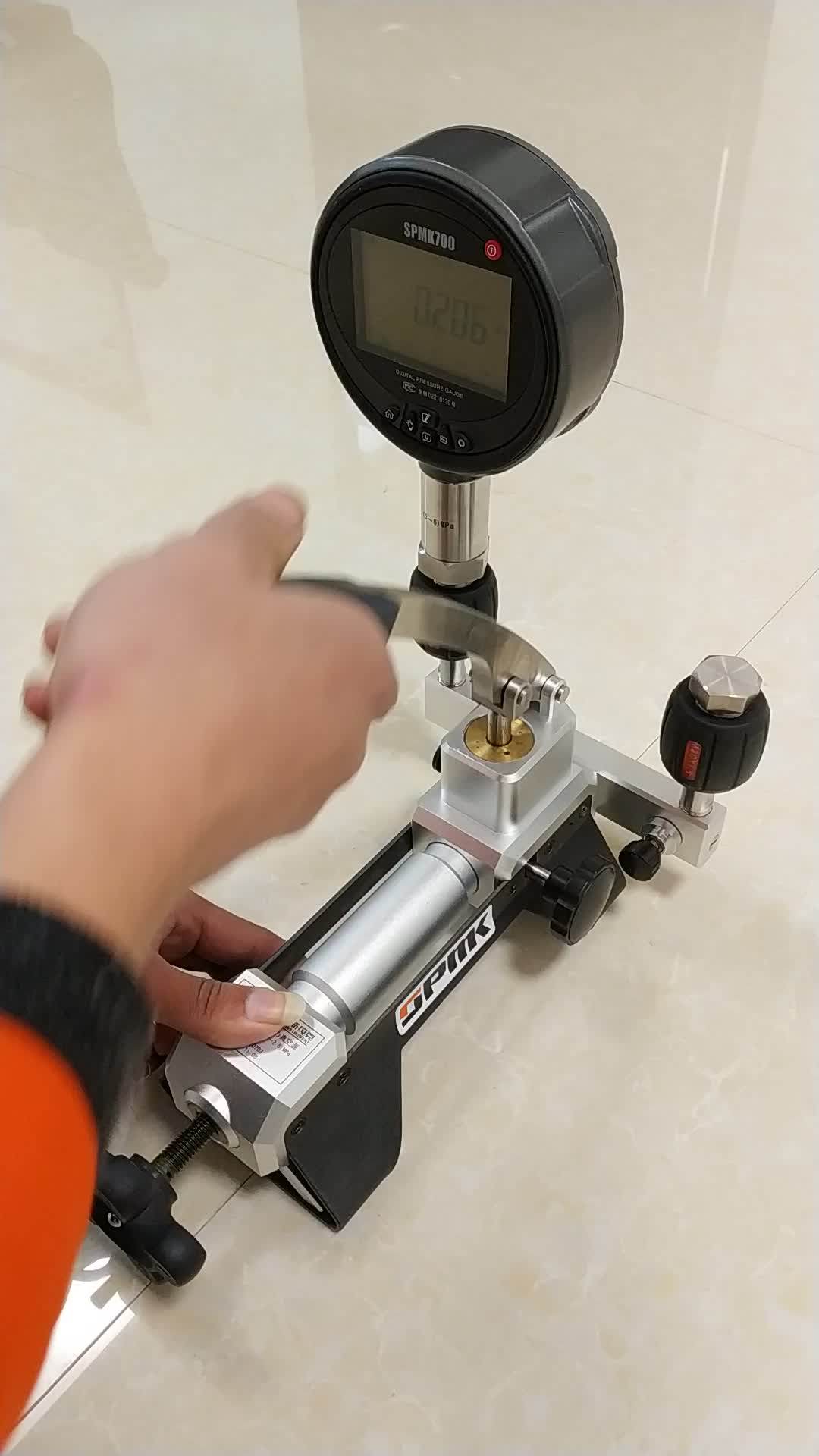 SPMK213H pressure comparator pump for pressure calibration, View