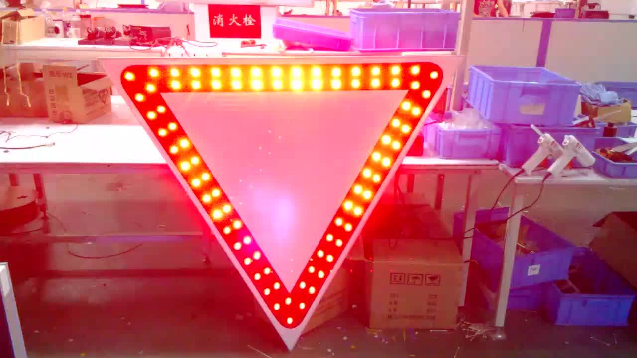 Yellow Reflective Solar Triangle Pedestrian Sign Led Crossing Warning
