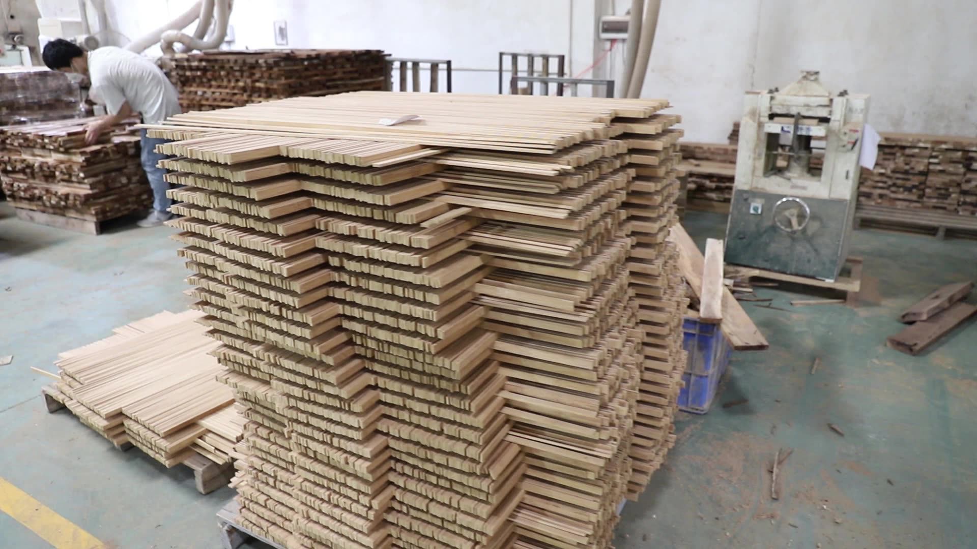 Custom/wholesale Round Cutting Board With Hanging Hole Acacia Wood And