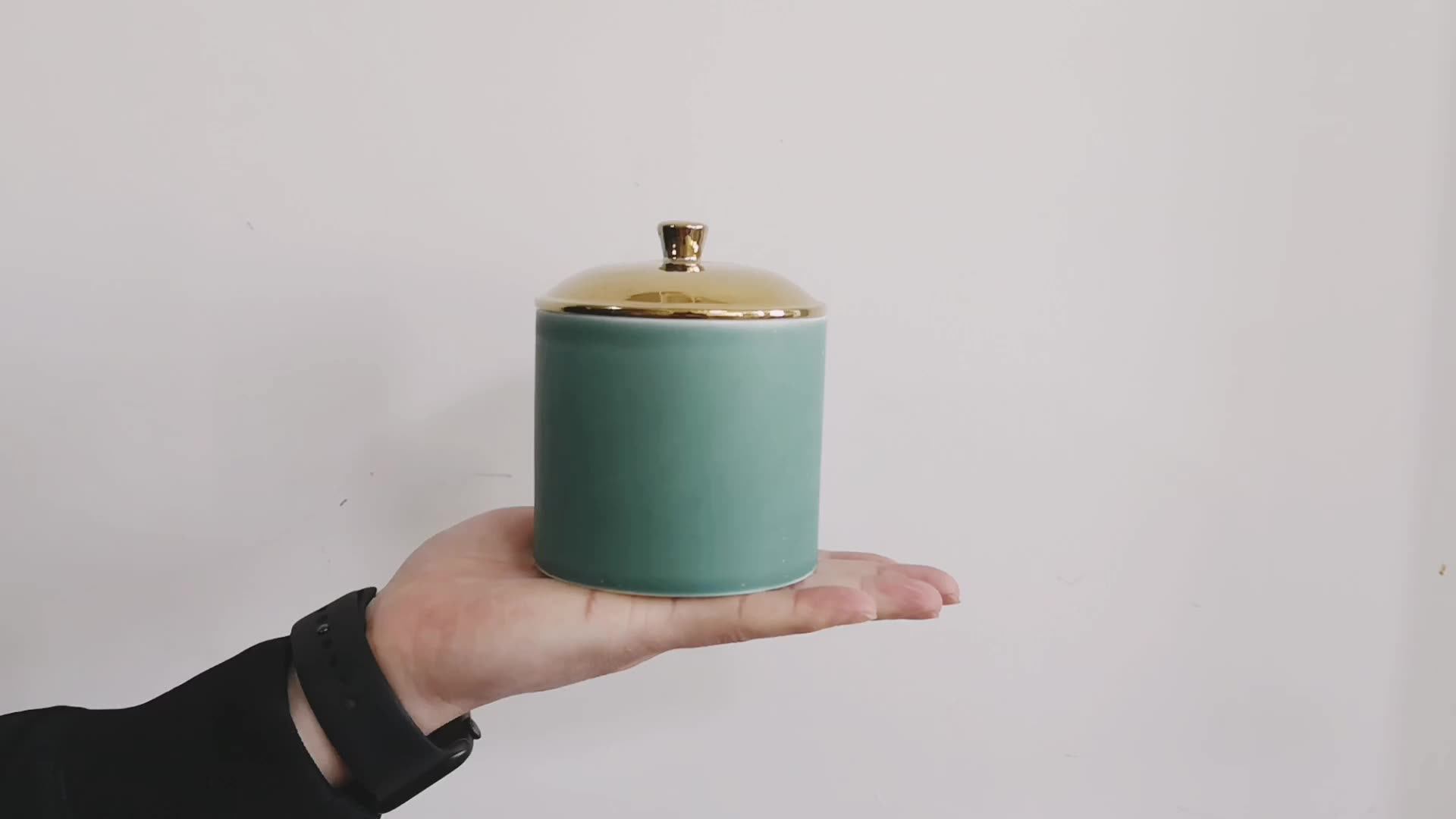 Matte Green Empty Ceramic Candle Jars With Glod Lid Ceramic Holders