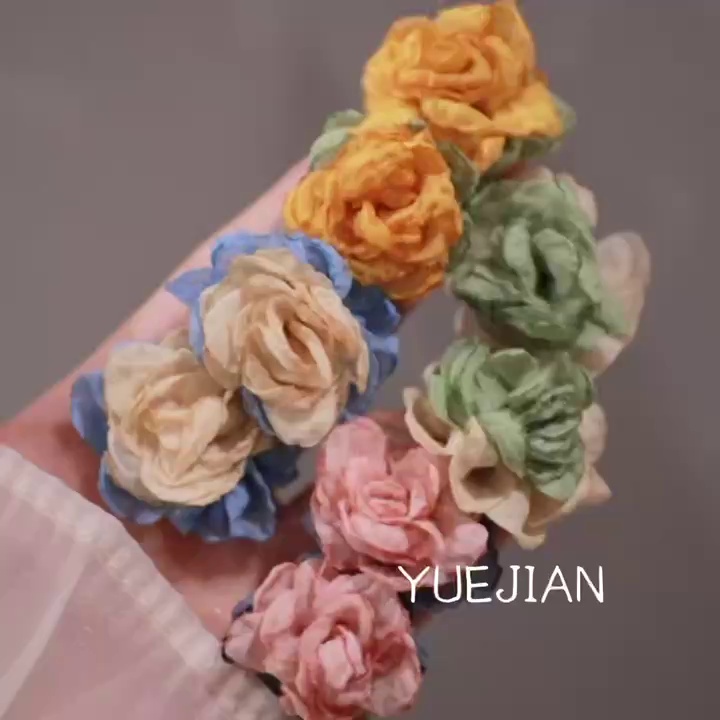 戴上它仿佛走进山茶花海的耳夹