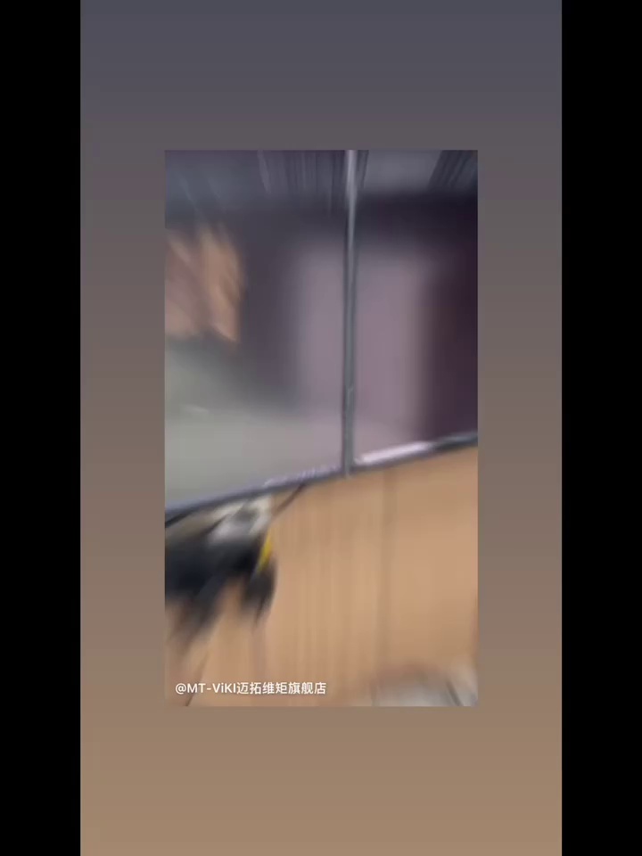 49块买个HDMI分屏器？别笑、这个玩意儿让我家电视变成了4K影院矩阵！