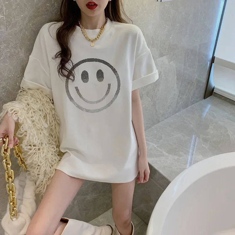 A loose-fitting short-sleeve T-shirt with smiling face prints, a new women's summer casual base shirt, round neck top, one-piece drop shipping.
