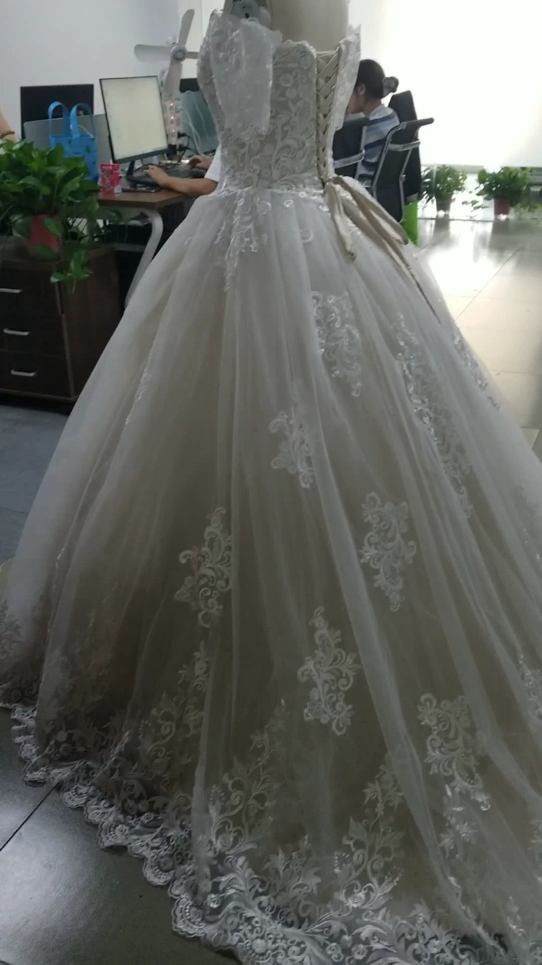 cheap wedding dresses Princess Ball Gown Wedding Dress 2021 vestido de noiva Off the Shoulder robe de mariee Lace Appliques Wedding Bridal Gown beach wedding dresses