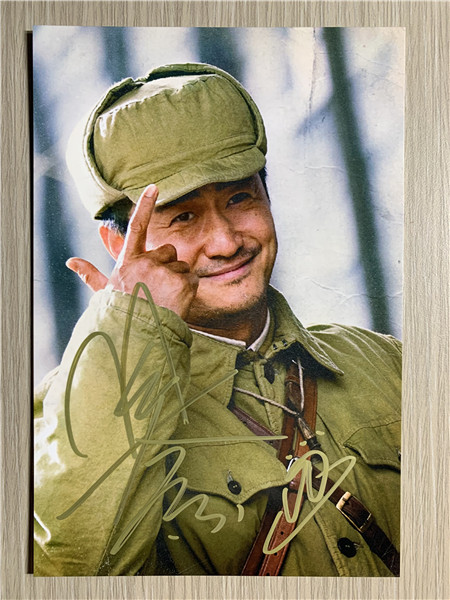「王冠への台頭」 - 中国本土のスター、ウー・ジンの直筆サイン入り6インチ写真17枚セット。偽物や印刷物ではありません。